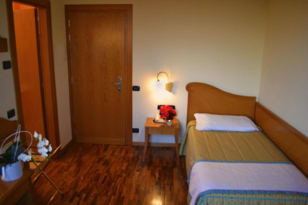 Hotel Camoretti Almenno San Bartolomeo Room photo